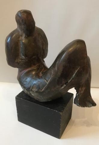 [Zittende vrouw]