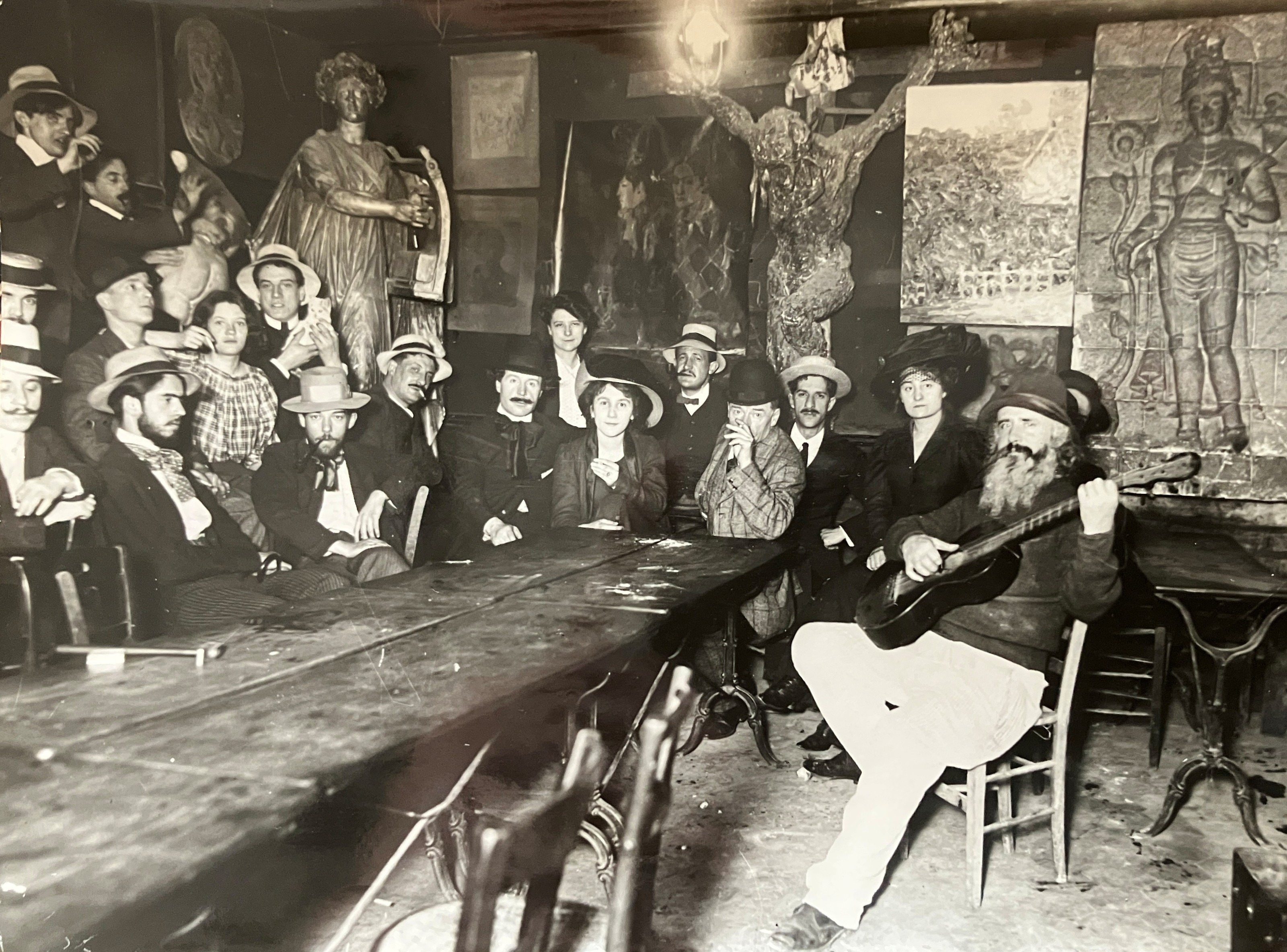 Foto's Cabaret Le Lapin Agile met père Frédé (1905)