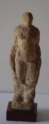 [Staande vrouwfiguur]